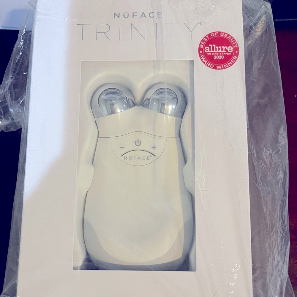 FLASH SALE🔥🔥PRICE FIRM💗NWT NUFACE TRINITY💗 with Creme activator & Brush!! - Picture 2 of 7